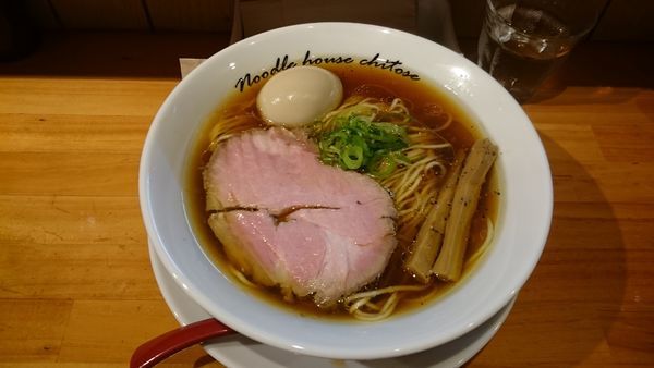 「出汁醤油煮玉子＋チャーシュー２枚＋エビス中瓶」@麺庵ちとせの写真