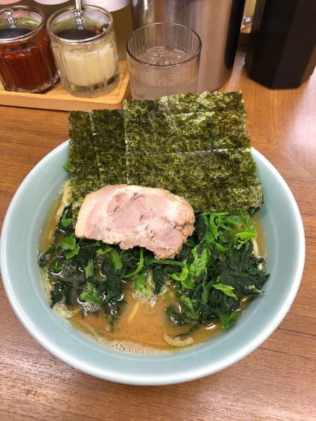 「ほうれん草ラーメン」@横浜ラーメン 武蔵家 北千住店の写真