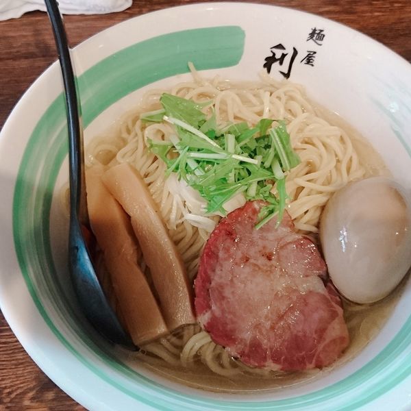 「冷やしラーメン 塩 味卵」@自家製麺 麺屋 利八の写真