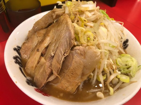「豚ラーメン(野菜、脂、にんにく、カラメ、ネギ)」@豚ラーメン 板橋駅前店の写真
