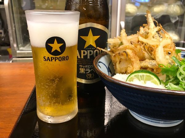 「サッポロ黒生中瓶→おろし醤油うどん＋いりこかき揚げ」@いぶきうどん 吉祥寺店の写真