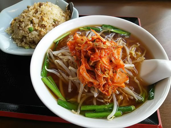 「【限定】キムチラーメン＋半炒飯　※コーヒー１杯無料」@中国料理 竹園の写真