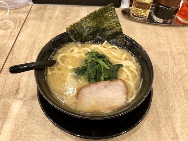 「豚骨醤油ラーメン」@横浜家系らーめん そしが屋の写真