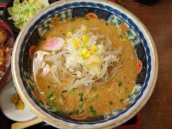 「ラーメン（みそ、カツ丼セット）」@味の正屋 八千代店の写真