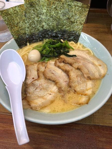 「チャーシュー麺930円、硬め濃いめ大盛無料サービス」@横浜家系らーめん 魂心家 大和店の写真