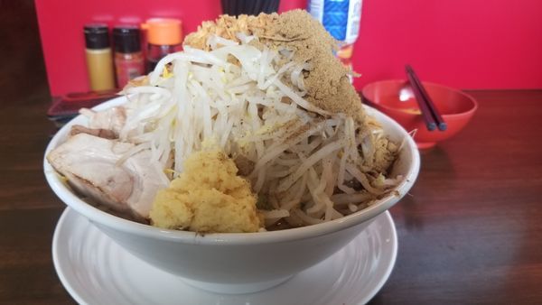 「ラーメン300g豚二枚　ニンニク、野菜マシ」@龍麺 ふえ郎の写真