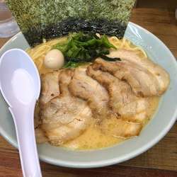 チャーシュー麺930円、硬め濃いめ大盛無料サービス