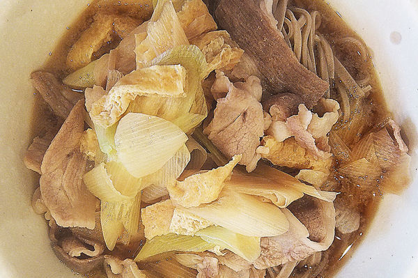 「肉ネギそば(大盛)」@焼鳥日高 せんげん台西口店の写真