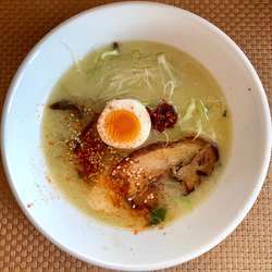 とりトン白湯らーめん (700円)