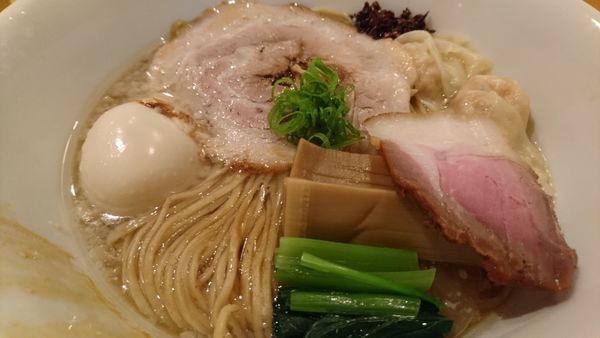 「特製醬油そば＋大盛＋シューマイ」@饗 くろ㐂の写真