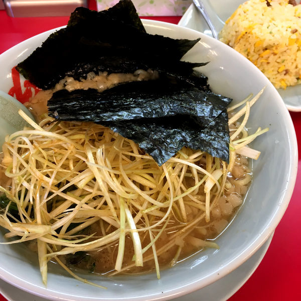 「醤油ネギラーメン　740円　海苔　0円」@ラーメン山岡家 大泉店の写真