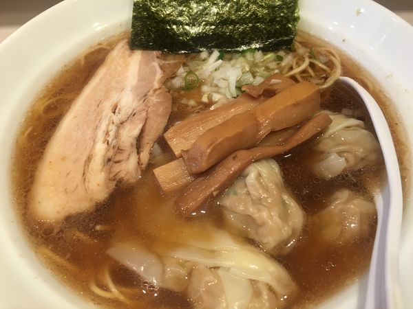 「ワンタン醤油ラーメン」@Soy Sauce Ramen Janya 醤屋の写真