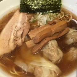 ワンタン醤油ラーメン
