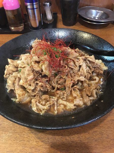 「ガッツリ肉盛りらーめん( 400g醤油 )」@ともや食堂 藤岡店の写真