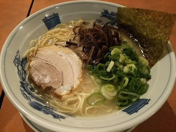 「白らぅめん　※スープ：こってり　＆　麺：バリカタ」@かくれ助屋の写真