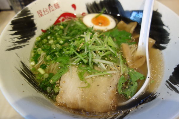 「牛骨塩ラーメン780円」@屋台拉麺 一’s 幕張店の写真