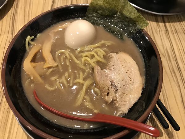 「濃厚ラーメン」@濃厚豚骨ラーメン専門 濃厚軍団 山之手店の写真