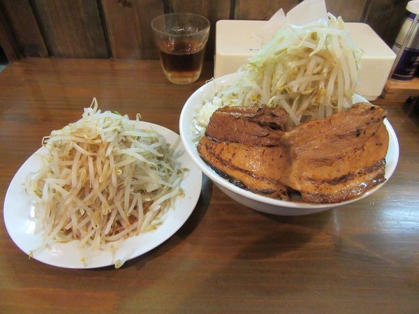 「白富士３５０ｇ（９００円）＋煮豚＋野菜」@麺処 はいからの写真