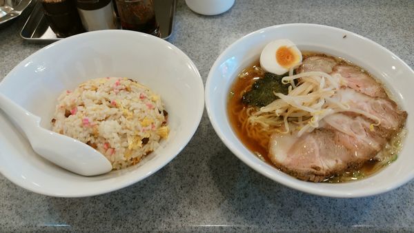 「チャーシューワンタンメン+半チャーハンセット」@中華 黄龍の写真