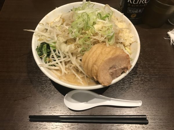 「ラーメン 豚一切り890円 レン草 全増し」@ちばから 渋谷道玄坂店の写真