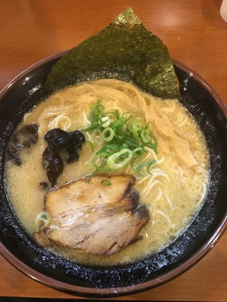 「とんこつラーメン」@あかつき 宇佐店の写真