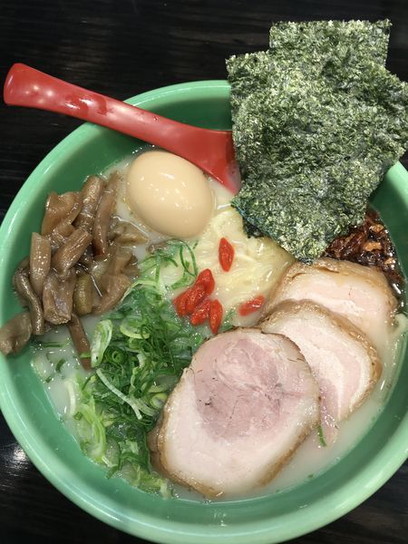 「むさし坊ラーメン全部入り（細麺）」@麺匠 むさし坊 武蔵浦和本店の写真