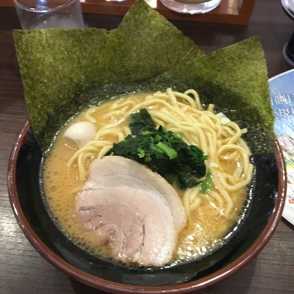 「豚骨醤油ラーメン」@横浜家系ラーメン 一刀家 秋葉原店の写真