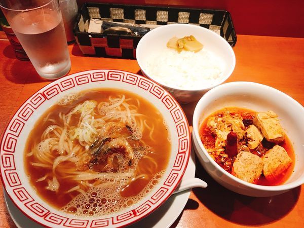 「煮干しかけラーメン 麻婆豆腐＋白ご飯セット」@食堂酒場 Graciaの写真