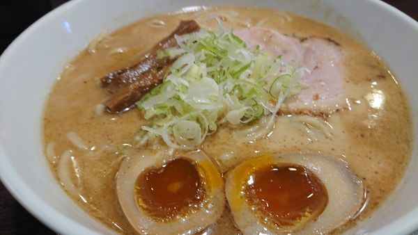 「ラーメン＋味玉」@自家製太打麺 勢拉 稲毛店の写真