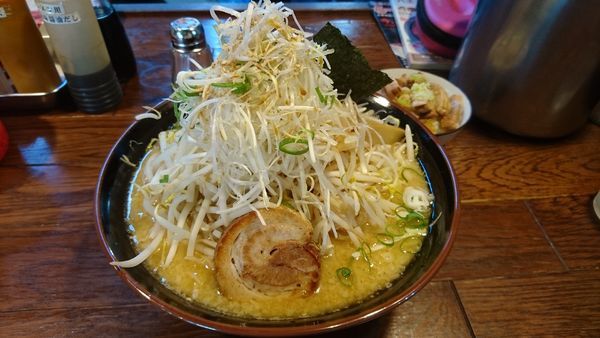 「味噌ネギラーメン+大盛り+替え玉+ミニチャーシュー丼」@風来坊の写真