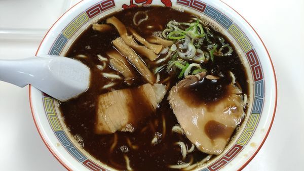 「醤油ラーメン濃いめ」@ラーメン 蜂屋 5条創業店の写真