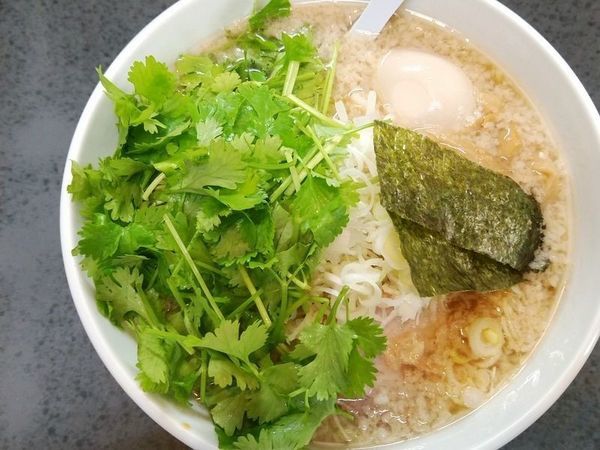 「ハッスルパクチーラーメン」@ハッスルラーメンホンマ 亀戸本店の写真