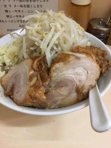 「ラーメン【麺少め＋ニンニク＋野菜多め】」@自家製ラーメン 大者の写真