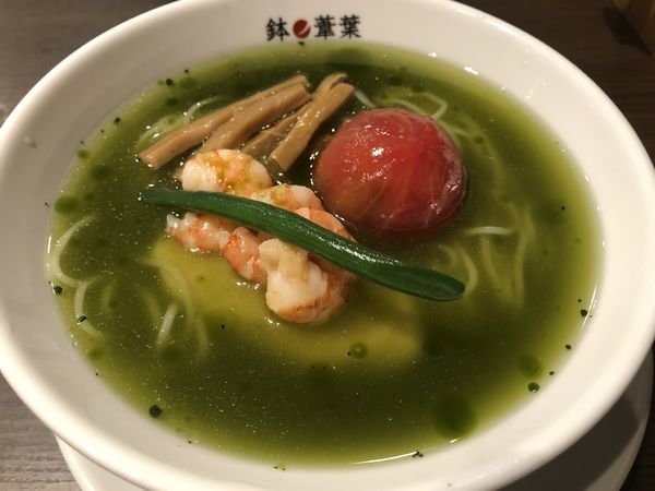 「冷製塩らーめん緑のプレミアム　￥９５０」@らーめん 鉢ノ葦葉の写真
