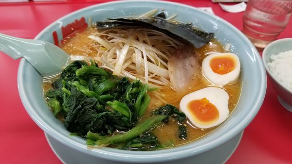「特製味噌ネギラーメン　ほうれん草　味玉　チャーシュートッピン」@山岡家 松本店の写真