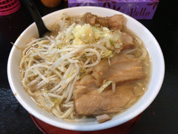「ラーメン(中)」@自家製太麺 ドカ盛 マッチョ 三ノ宮店の写真
