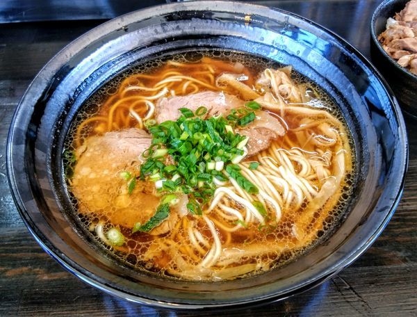 「醤油らーめん 700円＋肉丼 200円」@麺や 笑 ～Sho～の写真