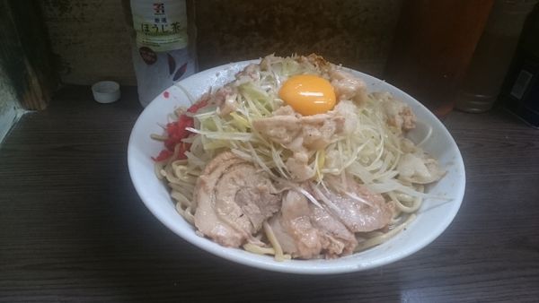 「麺チョイ増し・汁なし・ネギ(アブラマシマシベニ)￥９７０」@ラーメン二郎 横浜関内店の写真