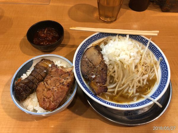 「豚三枚＋ライス」@雷神 角ふじの写真