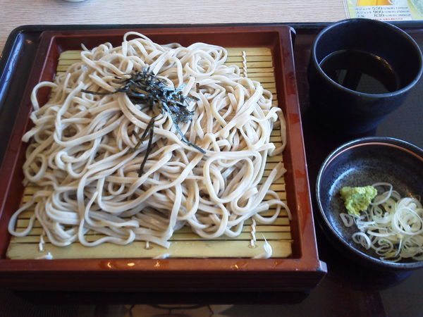 「北海道ざるそば600+大盛300=900+tax」@和食レストラン とんでん 狭山ケ丘店の写真