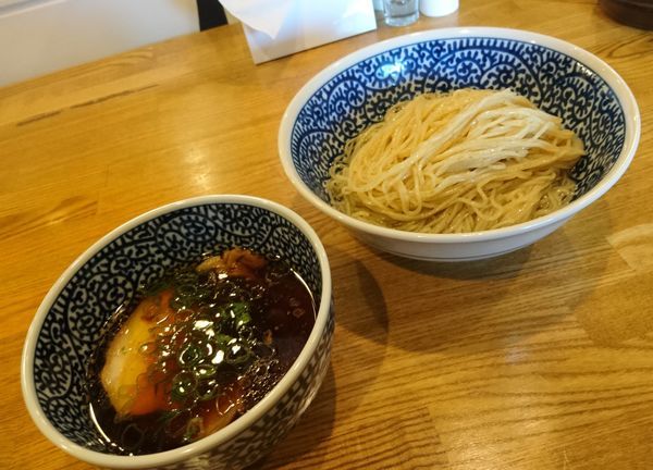 「醤油つけ麺 半玉」@ROOSTERの写真