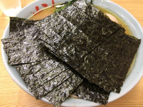 「チャーシュー麺中盛海苔味玉柔め多め」@近藤家 本店の写真