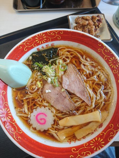 「ラーメン 唐揚げ付き 730円」@あずま本店の写真