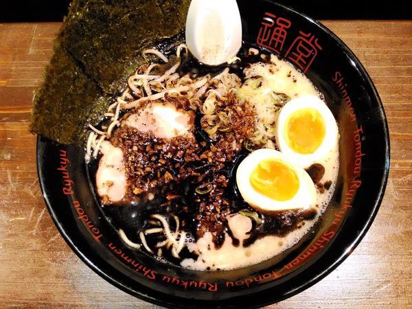 「黒焦がしおとこ味」@琉球新麺 通堂号の写真