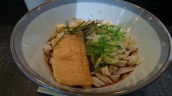 「冷しきしめん 400円」@名代きしめん 住よし JR名古屋駅・新幹線上りホーム店の写真