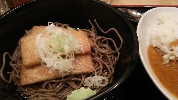 「冷しきつねそば 440円」@よもだそば 名古屋うまいもん通り広小路口店の写真