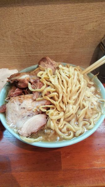 「豚入りラーメン麺普通ニンニク」@ラーメン富士丸 西新井大師店の写真