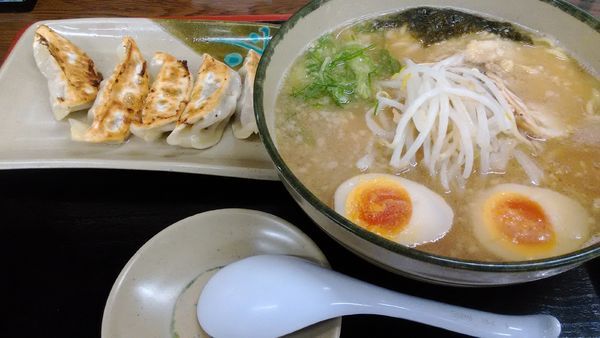 「にんたま餃子セット」@ゆにろーず 大宮TS店の写真