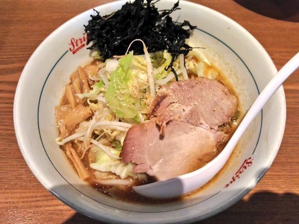 「期間限定 スパイス味噌ラーメン」@ストライプ ヌードルズの写真