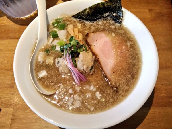 「1月限定 白湯煮干しそば（醤油・背脂）」@麺や Gochiの写真